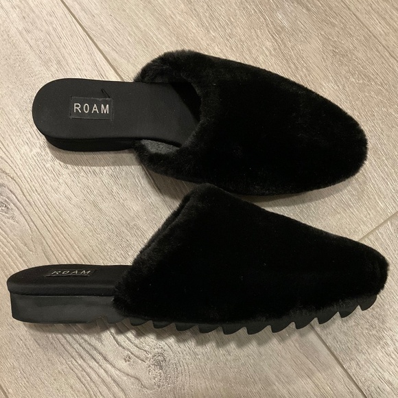 ROAM Cloud Mule Black Faux Fur Size 8 LIKE NEW - Picture 3 of 6